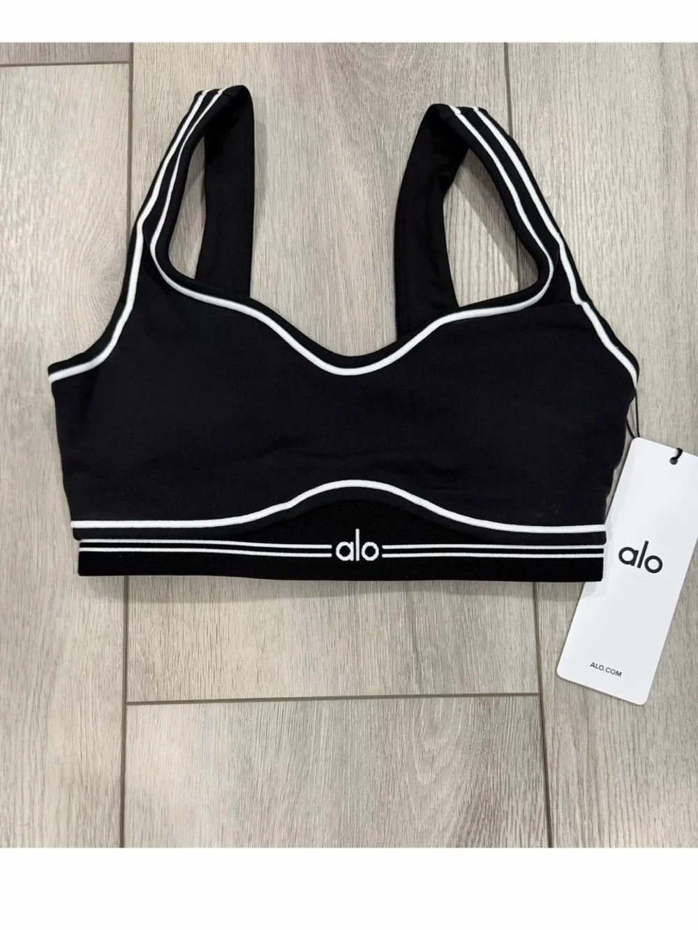 ALO Yoga Airbrush Heart Throb Bra in Black with White Trim. *NWT*
